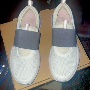 SOREL Kinetic Impact Strap Shoes (NEW NEVER WORN)